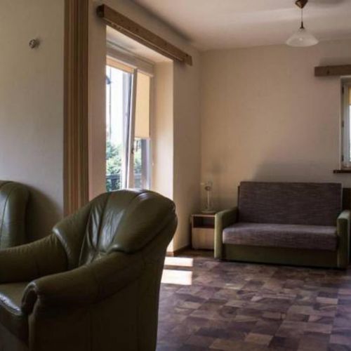 Camera tripla cu balcon cu vedere spre grădină