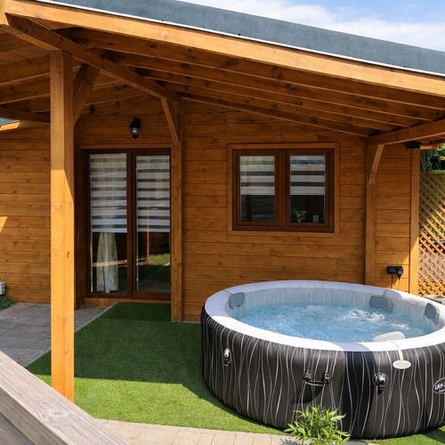 Cabană vip cu vedere spre munte pentru 4 pers. (se inchirieaza doar integral)