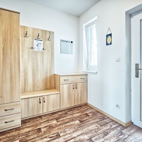 Apartament la etaj întreaga unitate cu 3 camere pentru 9 pers.