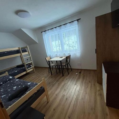 Apartament cu baie cu vedere spre pădure cu 2 camere pentru 5 pers. (se poate solicita pat suplimentar)