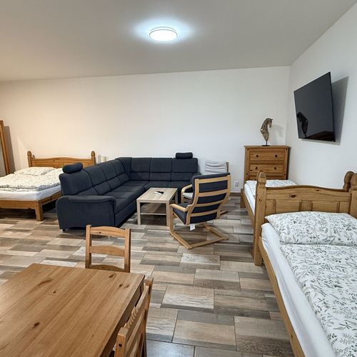 Apartament confort la parter cu 1 camera pentru 4 pers. (se poate solicita pat suplimentar)