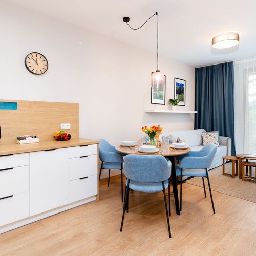 Apartman s balkónem pro 4 os. se 2 ložnicemi na poschodí