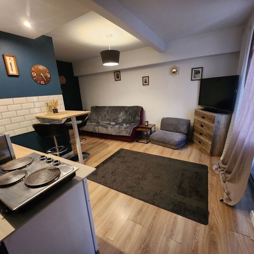 Apartament la etaj cu baie pentru 3 pers. (se inchirieaza doar integral)