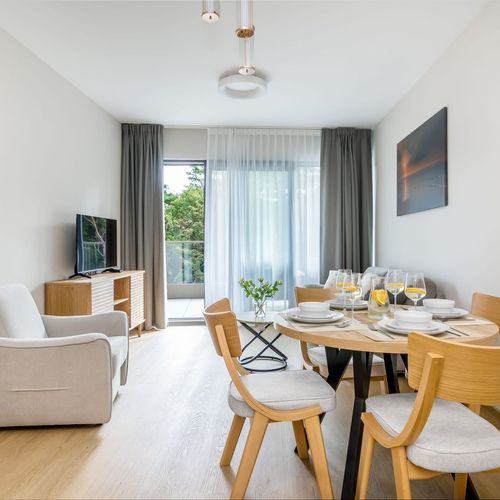Apartament la etaj cu vedere spre mare cu 2 camere pentru 4 pers.