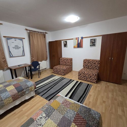 Camera cvadrupla classic la parter