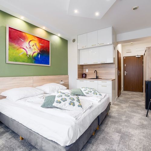 Apartament 2-osobowy z balkonem z łazienką z 1 pomieszczeniem sypialnianym