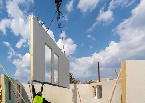 dom z elementów prefabrykowanych