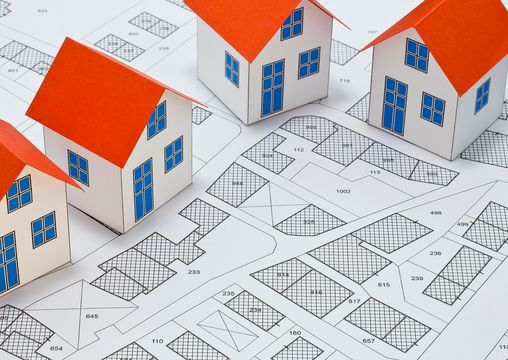 Minimalna wielkość działki i minimalna odległość budynku od granicy