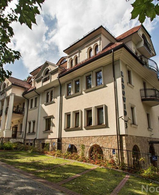 Apartament 90m dla 6----8 osób, basen, internet, parking w Centrum.