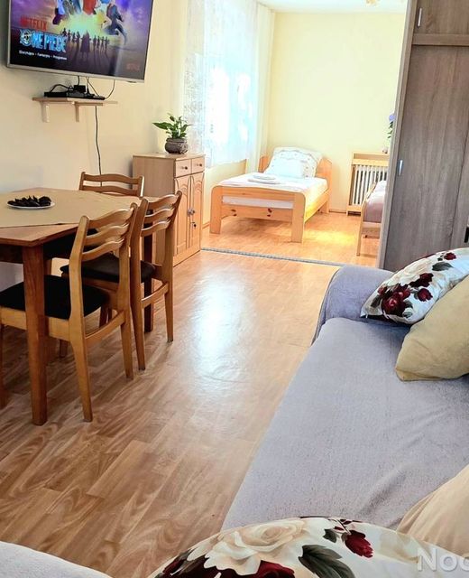 Dom z altaną w ogródku