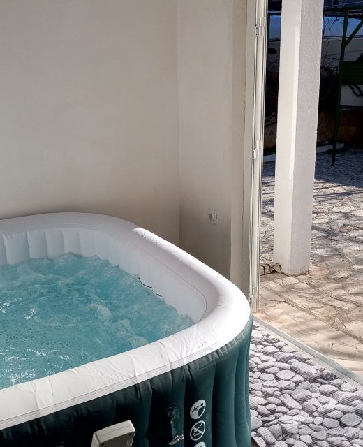 Beachfront House With Hot TubVinišće, Trogir - 14704 Vinišće