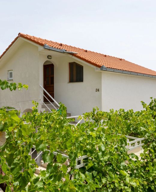 Apartments By The Sea Pisak Omiš - 15177