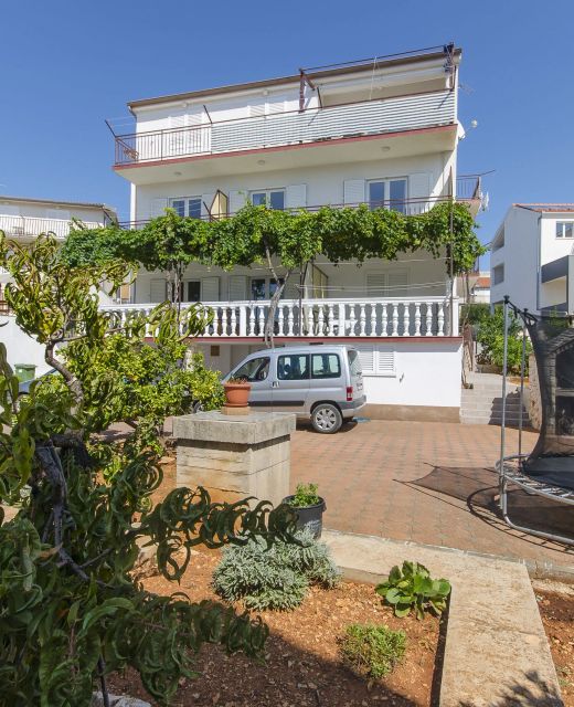 Apartments Nera Primosten