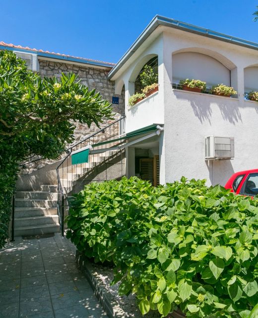 Apartments With Parking Space Mirca, Brač - 729 Mirca