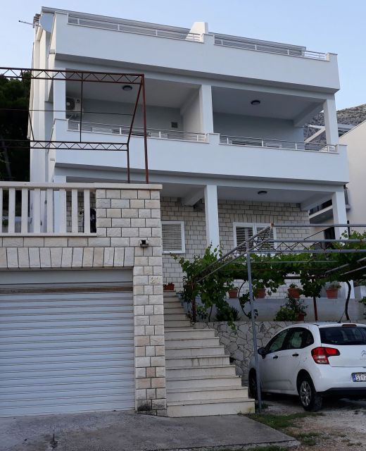 Apartments With Parking Space Medići, Omiš - 1045 Medići
