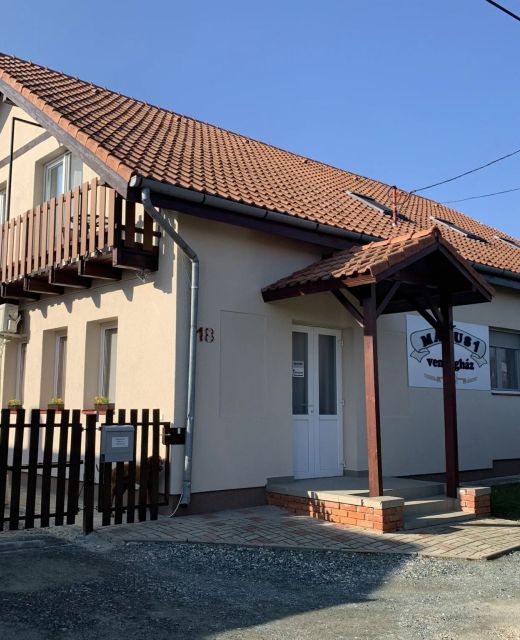 Május 1 Vendégház Sé