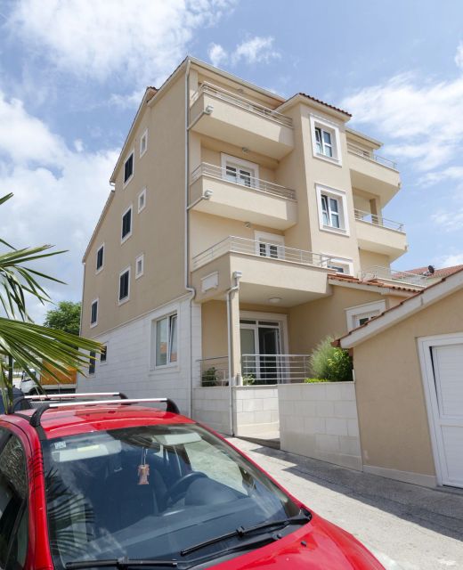 Apartments Frane Primosten
