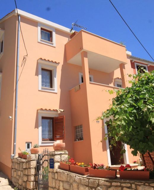 Apartments With Parking Space Ćunski, Lošinj - 8010 Ćunski