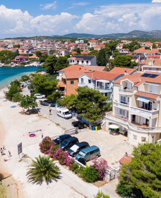 Family Friendly Seaside Apartments Brodarica, Šibenik - 15270 Brodarica