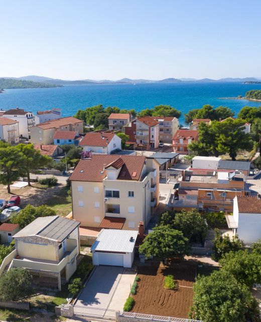 Apartments By The Sea Pirovac, Šibenik - 15659 Pirovac