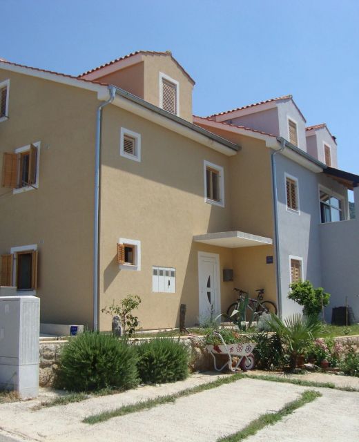 Apartments With Parking Space Cres - 15672