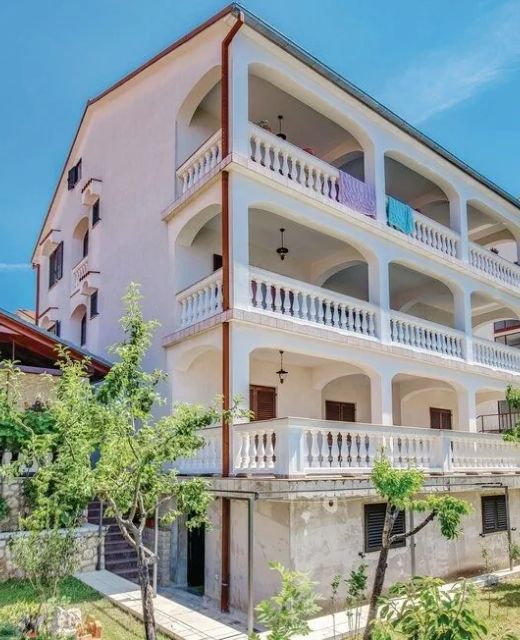 Apartments With Parking Space Novi Vinodolski - 15946