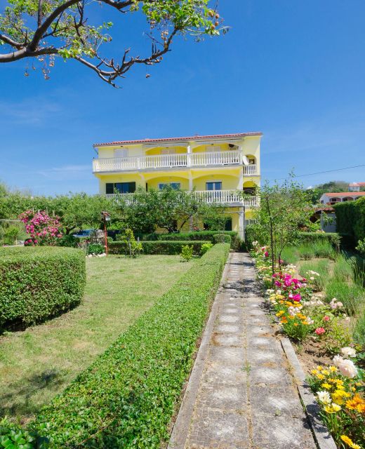 Apartments Boza Lopar