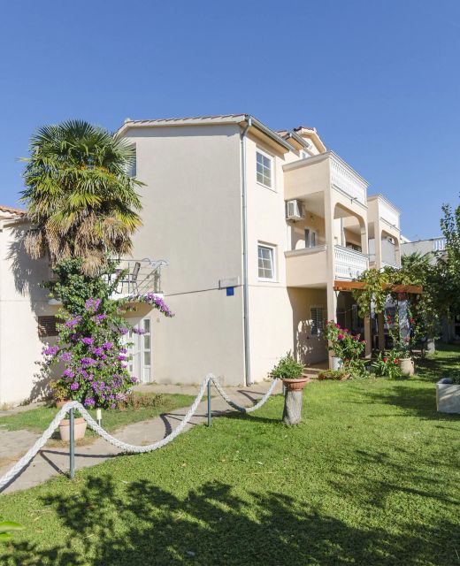 Apartments Sweet garden Vodice