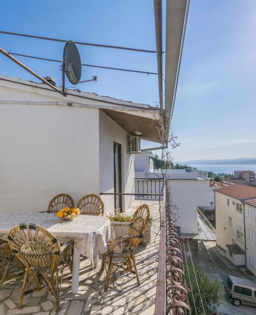 Apartments Mario Omis