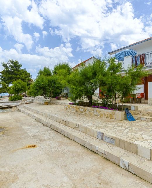 Apartments Marijana Arbanija