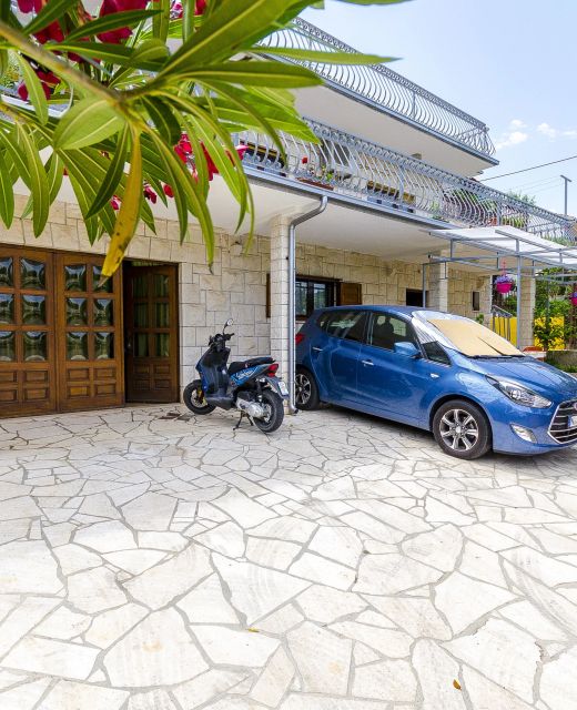Apartments Vanja Arbanija
