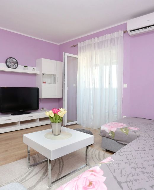 Apartments With Parking Space Makarska - 15841