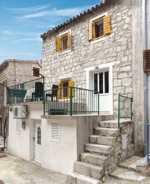 Apartments With Parking Space Omiš - 16185