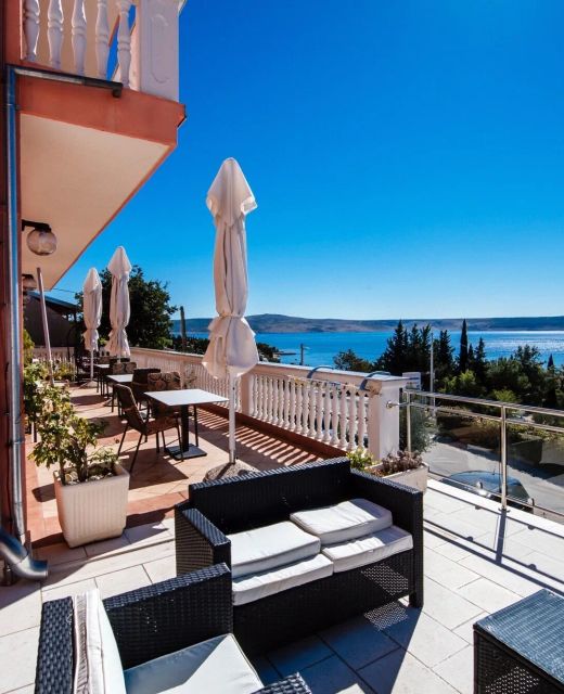Apartments By The Sea Starigrad, Paklenica - 16421 Starigrad