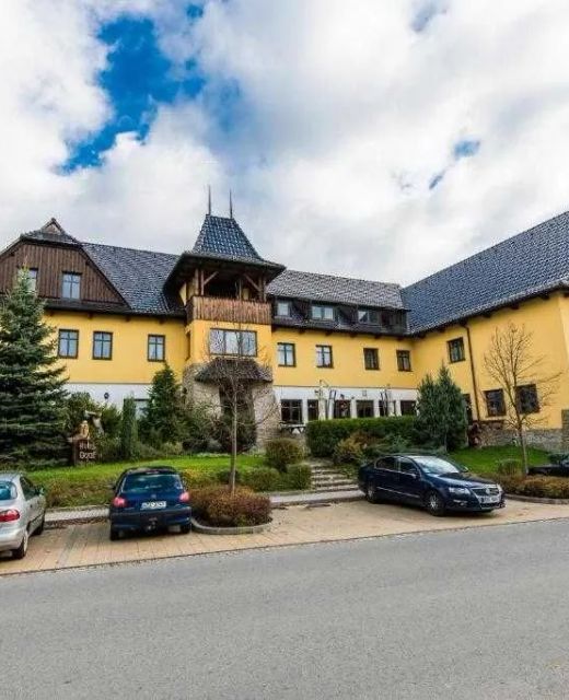 Valašský hotel a Pivní lázně OGAR Pozlovice