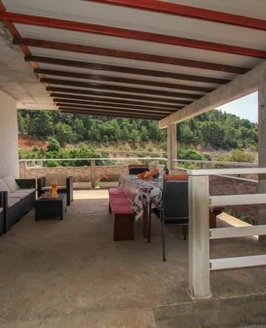 Robinson House Dionis Bogomolje