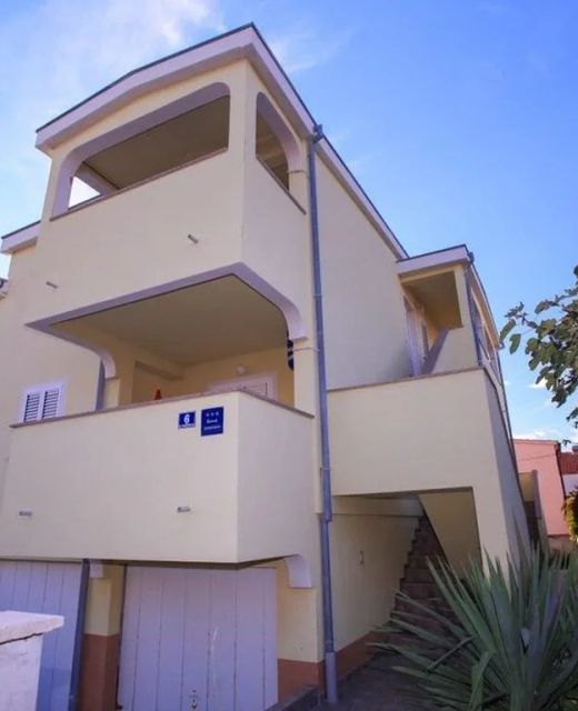 Apartments Franc Povljana