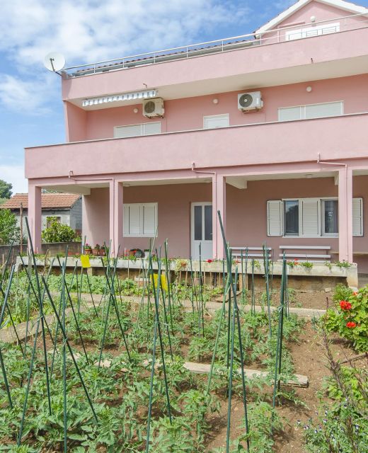 Apartment Sime Brodarica