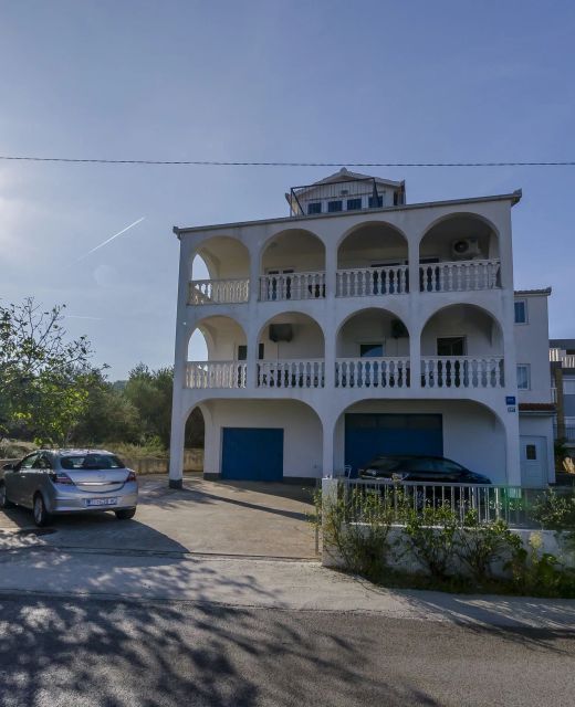Apartments Tomislav Slatine