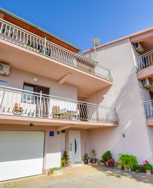 Apartments Božo Biograd