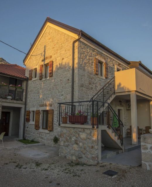 Apartments Punta-in the stone house Starigrad Paklenica