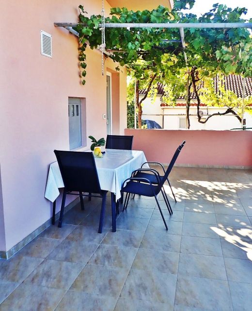 Apartment Rada -near sandy beach Posedarje