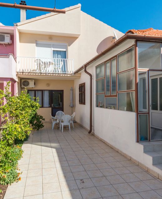 Apartments Mactra Biograd
