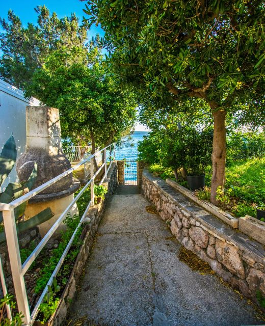 Apartment Tina-on the beachfront Starigrad Paklenica