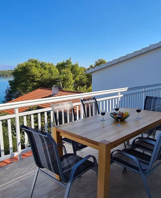 Apartment Penthouse by the sea Vrboska