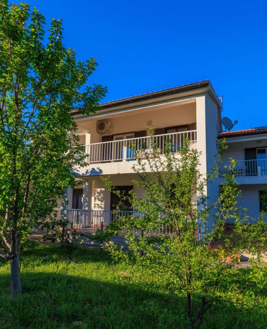 Apartments Biserka Palit