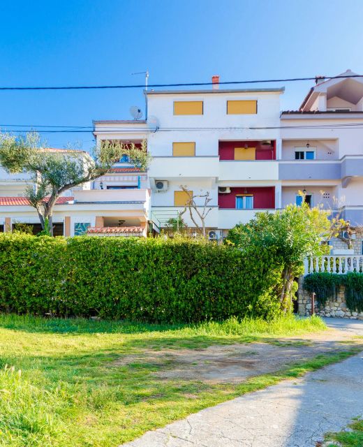 Apartment Albina Palit