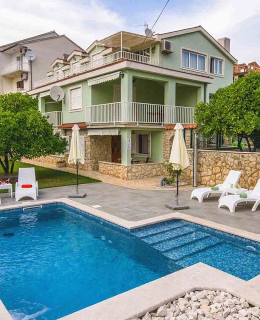 Apartments Maris Okrug Gornji