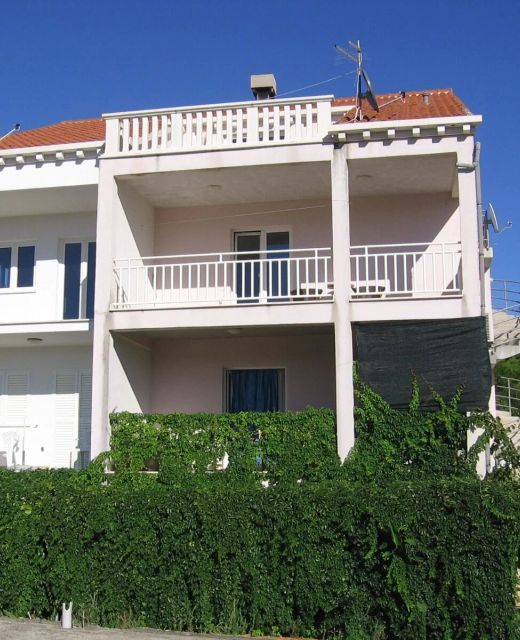 Apartments With Parking Space Lumbarda, Korčula - 18037 Lumbarda
