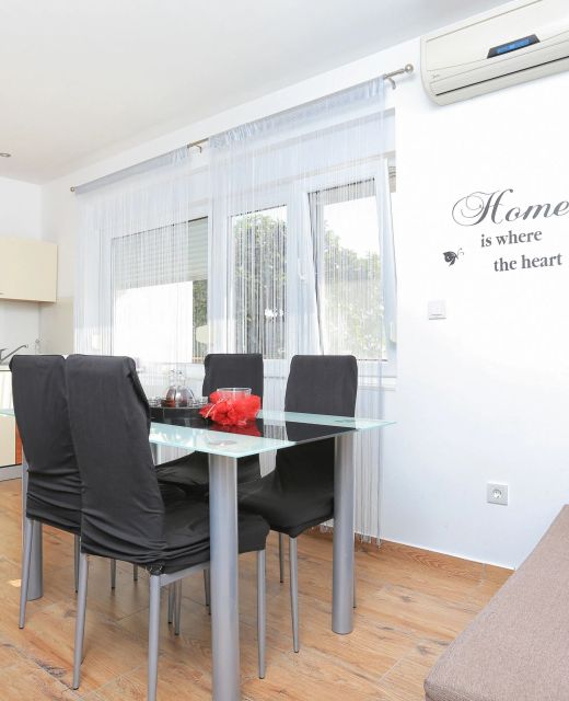 Apartments With Parking Space Trogir - 18116